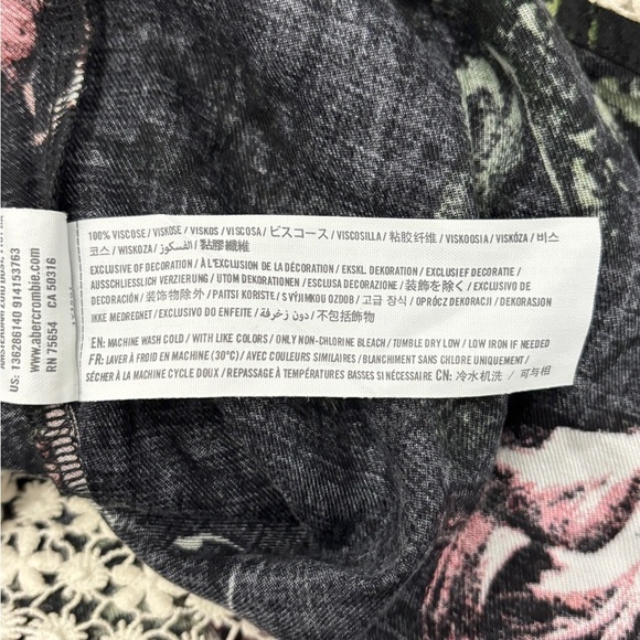 Abercrombie & Fitch Women's Size M Crop‎ Top Lace Hem Bold Flower Print Y2K - Picture 6 of 6